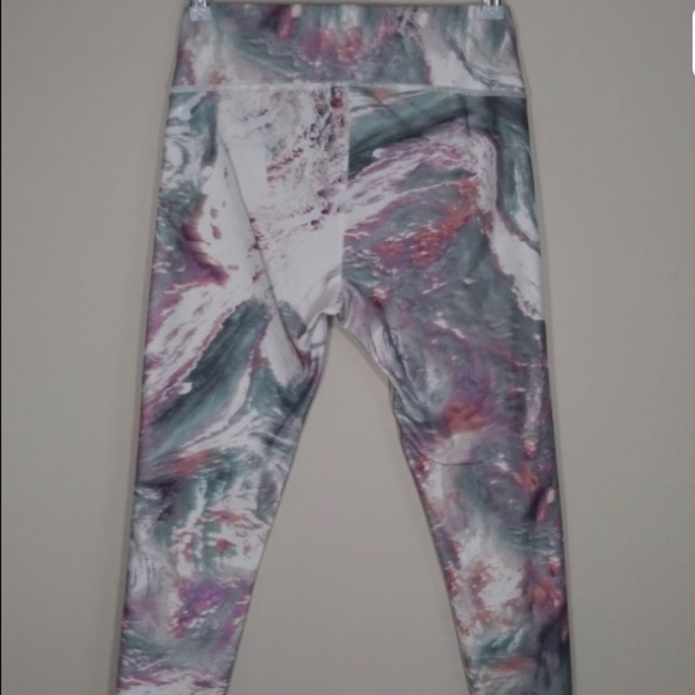 Fabletics high waisted marbled pattern Capri - image 6
